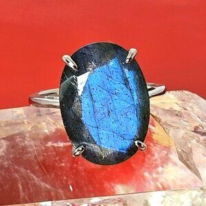 925 Sterling Silver Ring with Oval Natural Labradorite 1.3x1.7cm Gemstone